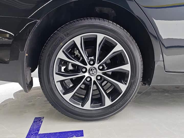 Фото 6 - Toyota Avalon