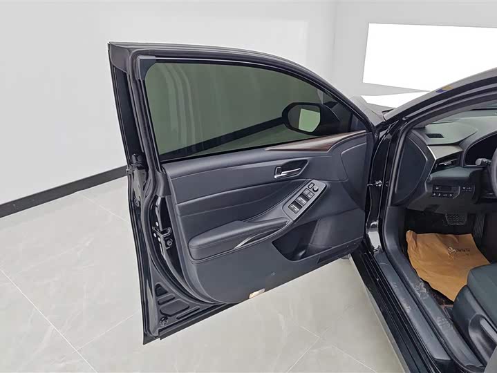 Фото 7 - Toyota Avalon