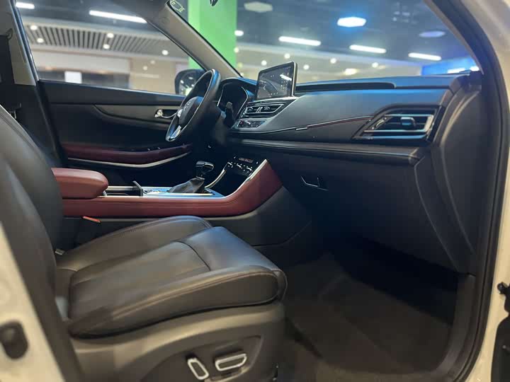 Фото 9 - Changan CS75