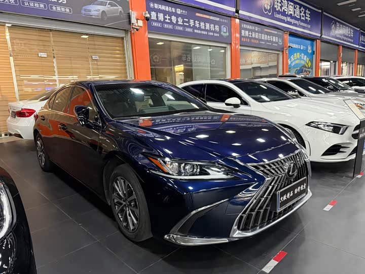 Фото 2 - Lexus ES