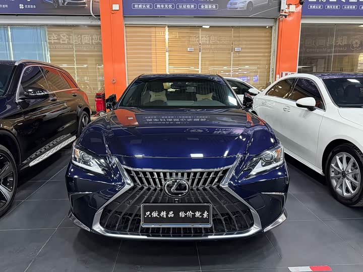 Фото 3 - Lexus ES