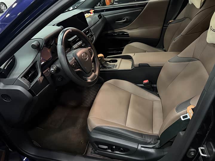 Фото 4 - Lexus ES