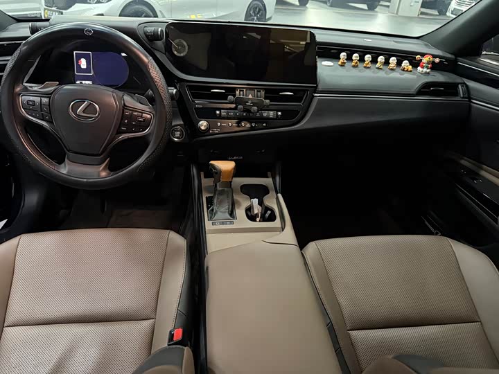 Фото 6 - Lexus ES