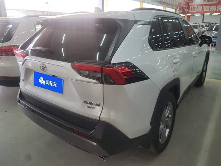 Фото 3 - Toyota RAV4