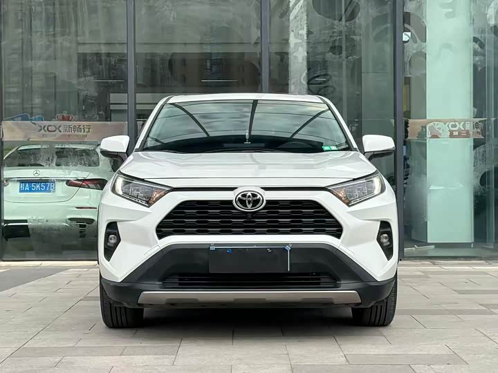 Фото 2 - Toyota RAV4