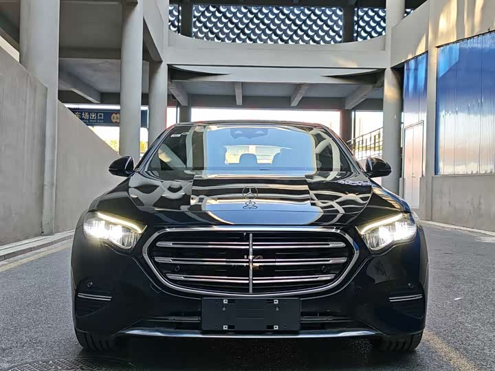 Фото 2 - Mercedes-Benz E-Class