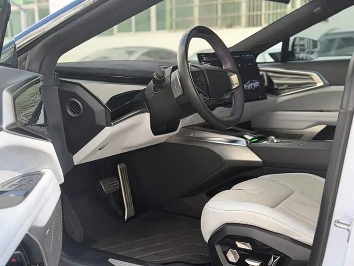 Фото 4 - HiPhi Z