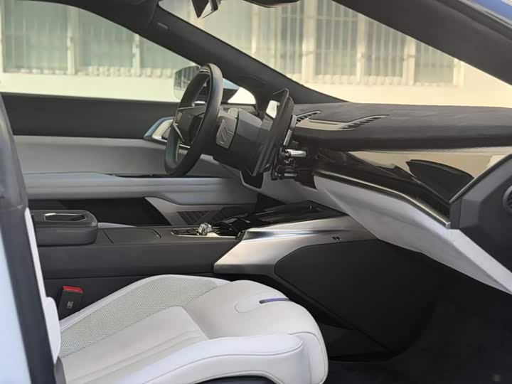 Фото 6 - HiPhi Z