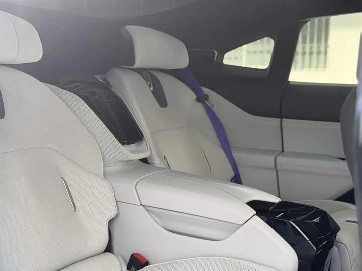 Фото 7 - HiPhi Z