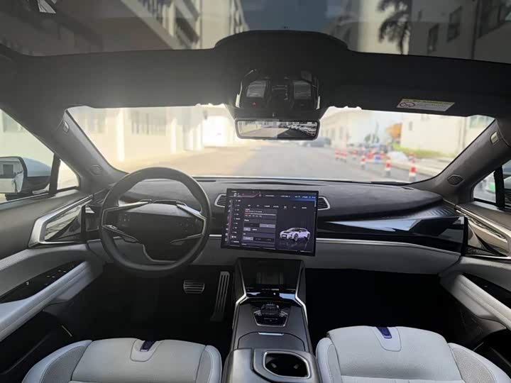 Фото 8 - HiPhi Z