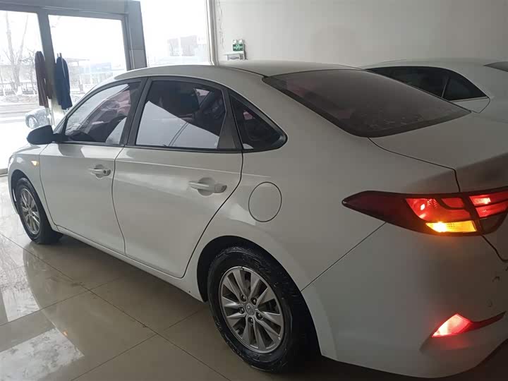Фото 5 - Hyundai Celesta