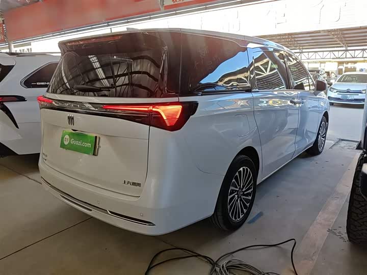 Фото 7 - Buick GL8 Hybrid