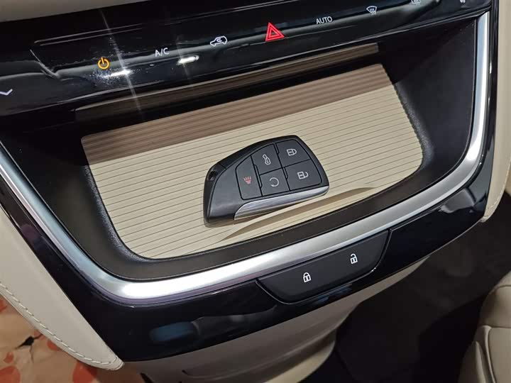 Фото 9 - Buick GL8 Hybrid