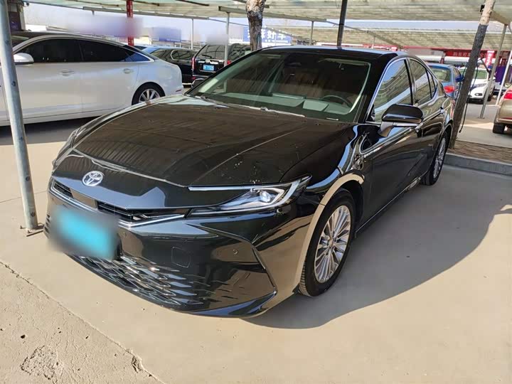 Фото 2 - Toyota Camry