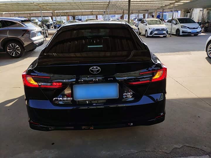 Фото 6 - Toyota Camry