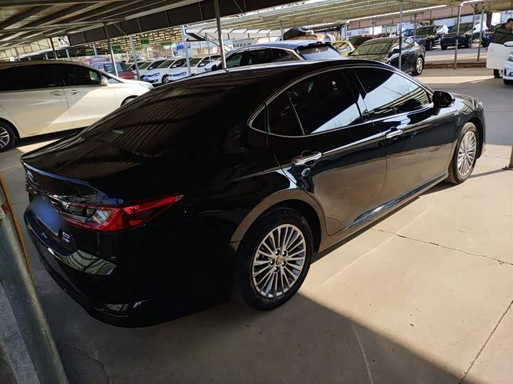 Фото 7 - Toyota Camry