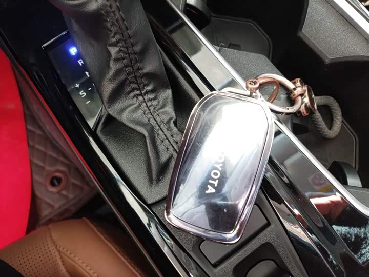 Фото 9 - Toyota Camry