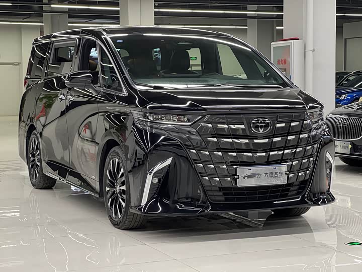 Фото 3 - Toyota Alphard