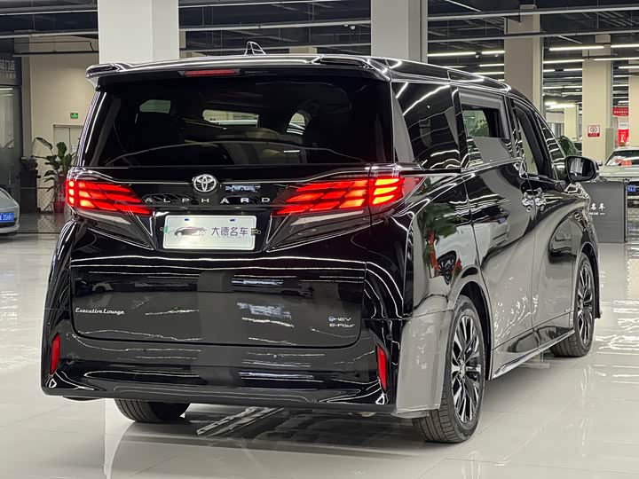 Фото 4 - Toyota Alphard