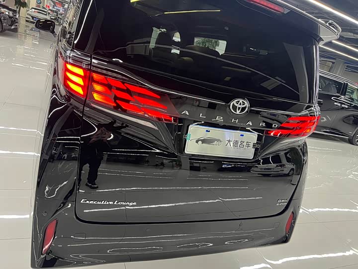 Фото 7 - Toyota Alphard