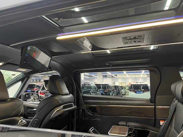 Фото 9 - Toyota Alphard