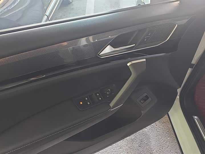 Фото 7 - Volkswagen Tayron X