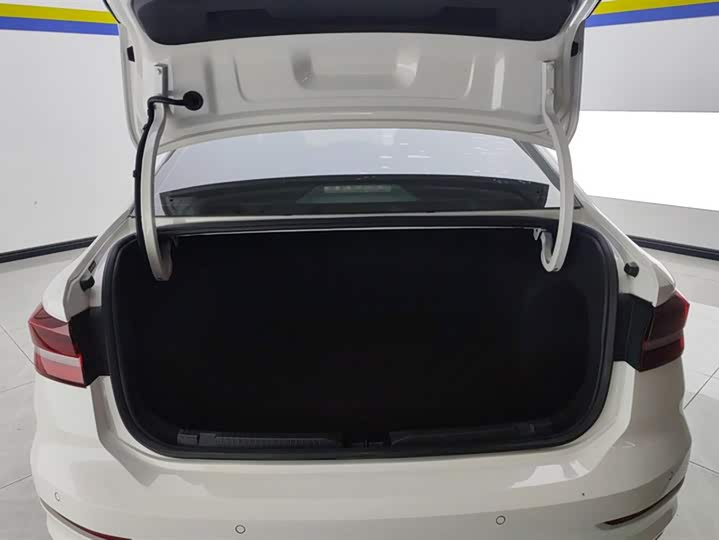 Фото 4 - Volkswagen Lavida