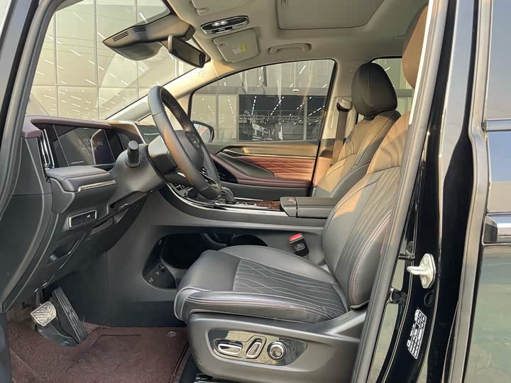 Фото 4 - GAC Trumpchi M8