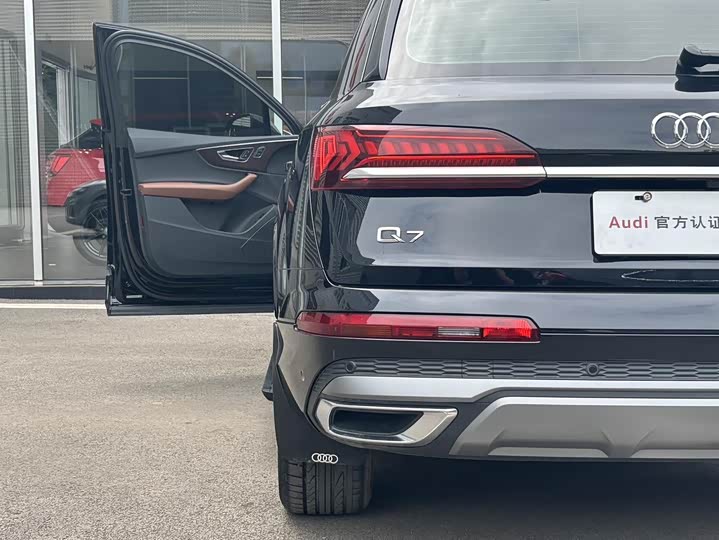 Фото 7 - Audi Q7