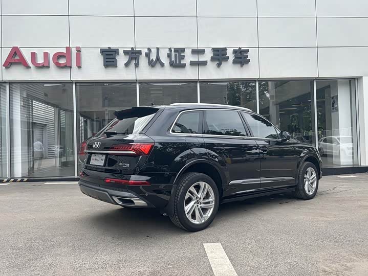 Фото 8 - Audi Q7