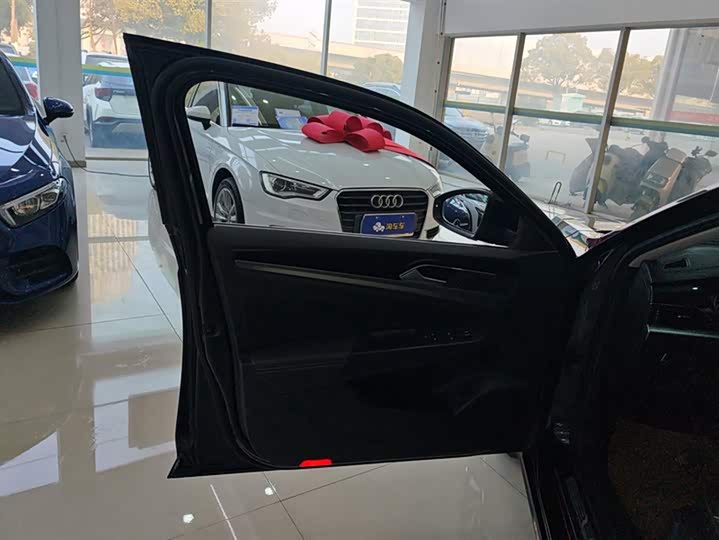 Фото 7 - Volkswagen Passat