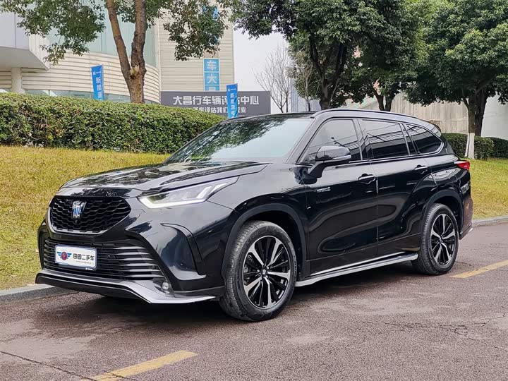 Фото 1 - Toyota Crown Kluger