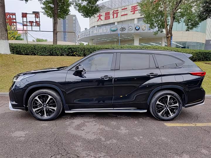 Фото 3 - Toyota Crown Kluger