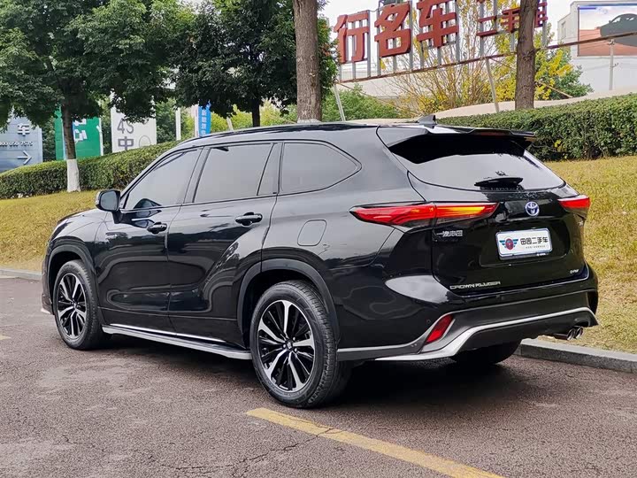 Фото 4 - Toyota Crown Kluger