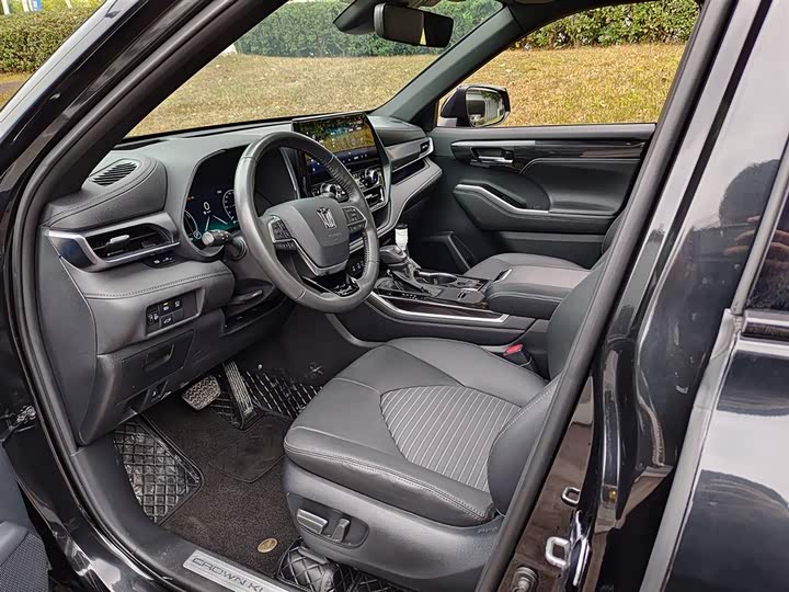 Фото 7 - Toyota Crown Kluger