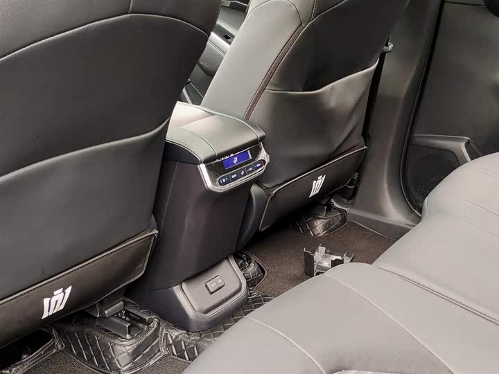 Фото 9 - Toyota Crown Kluger