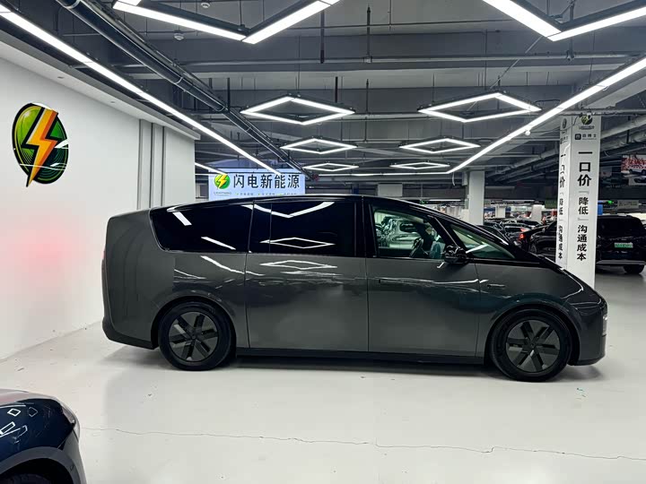 Фото 6 - LiXiang Mega