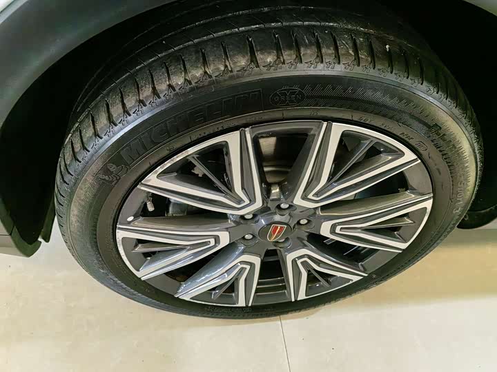 Фото 7 - Hongqi HS5