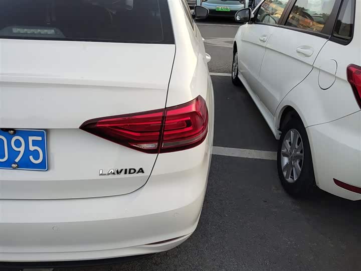 Фото 8 - Volkswagen Lavida