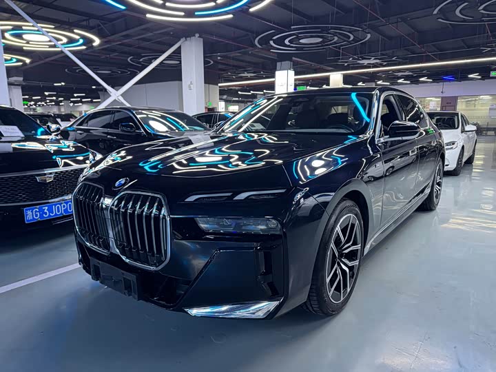Фото 2 - BMW 7 Series