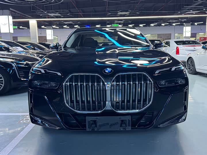 Фото 3 - BMW 7 Series