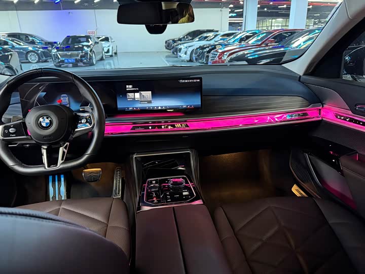 Фото 9 - BMW 7 Series