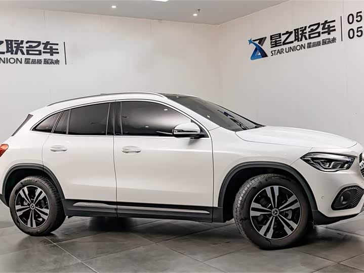 Фото 6 - Mercedes-Benz GLA-Class