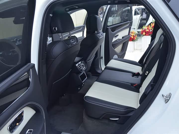 Фото 5 - Bentley Bentayga Hybrid