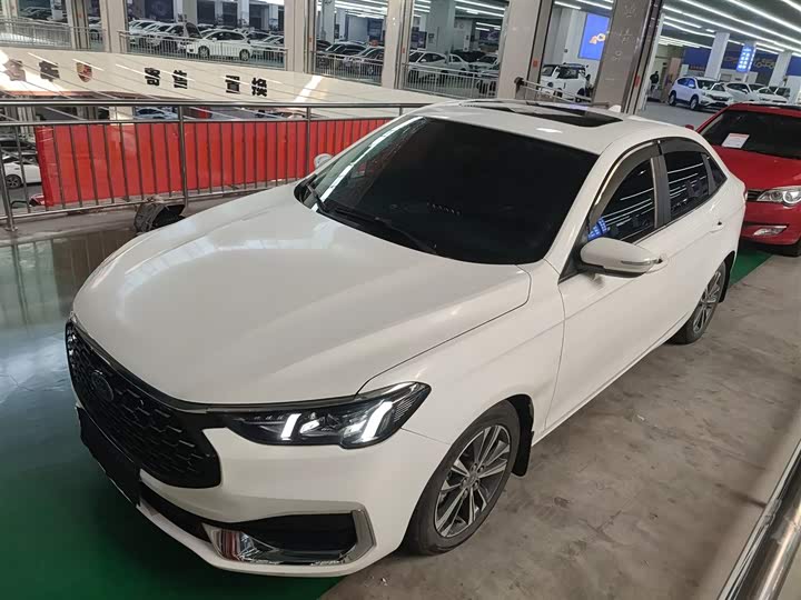 Фото 2 - Ford Escort