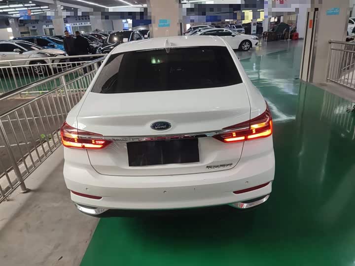 Фото 6 - Ford Escort