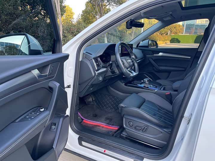 Фото 6 - Audi Q5L