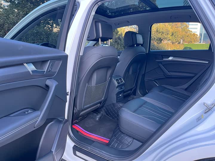 Фото 7 - Audi Q5L