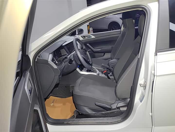 Фото 9 - Volkswagen Polo