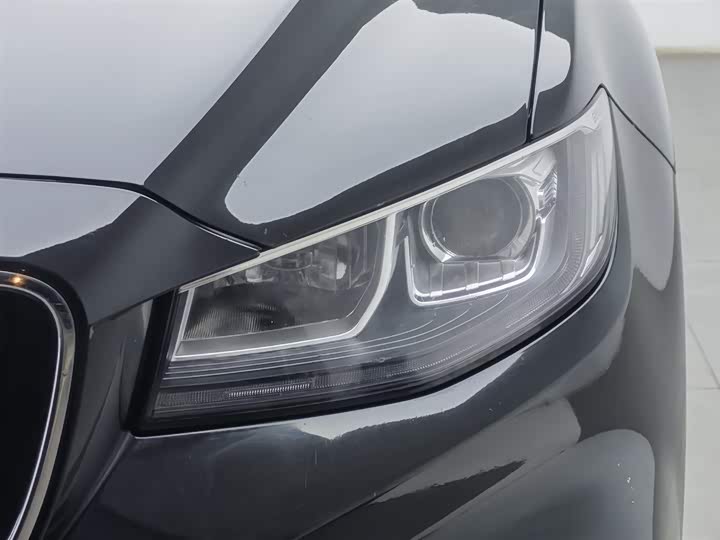 Фото 7 - Geely Atlas